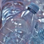 Quanto inquina una bottiglia di plastica?