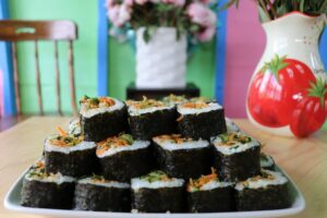 un pasto completo di sushi vegan