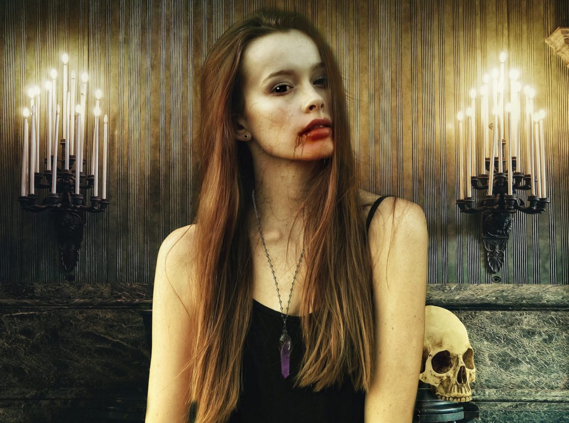 notte di halloween donna con trucco di paura